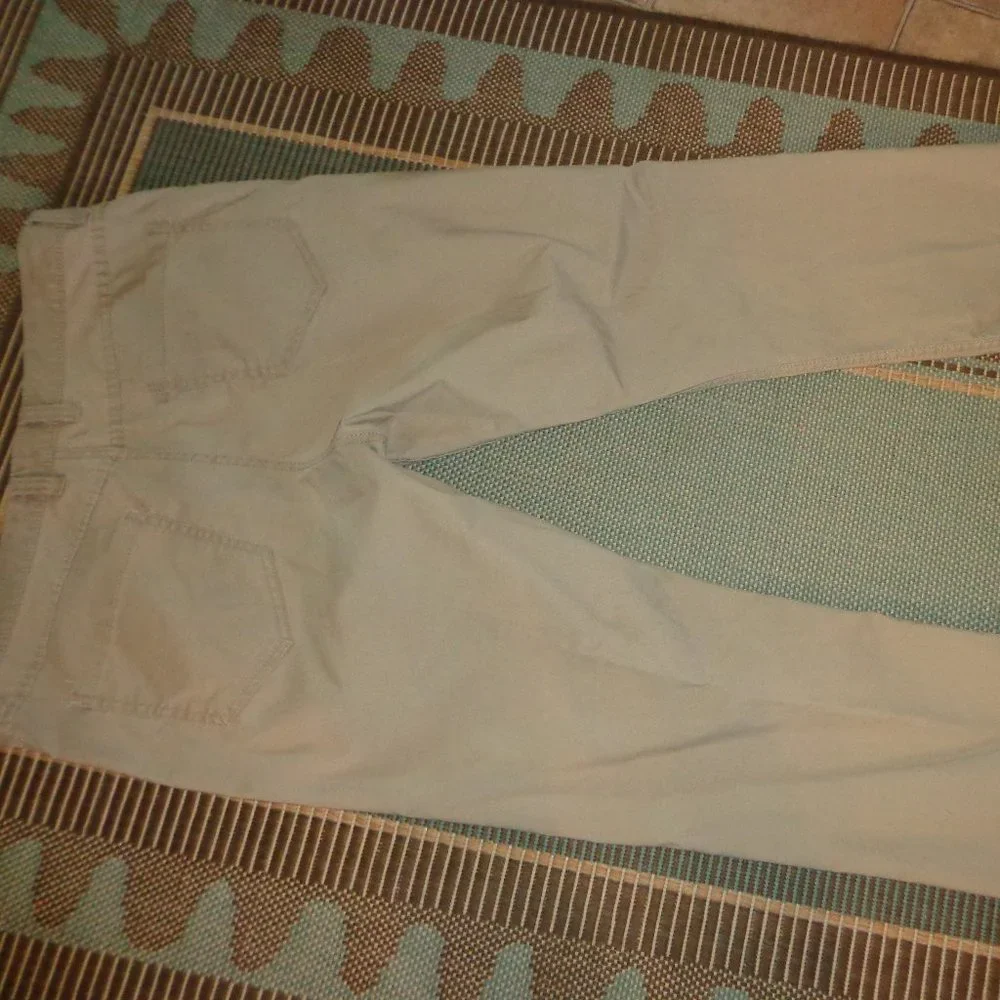 IZOD Saltwater Straight Fit Chino Pants 36W x 32L Khaki Zip/Button Closure